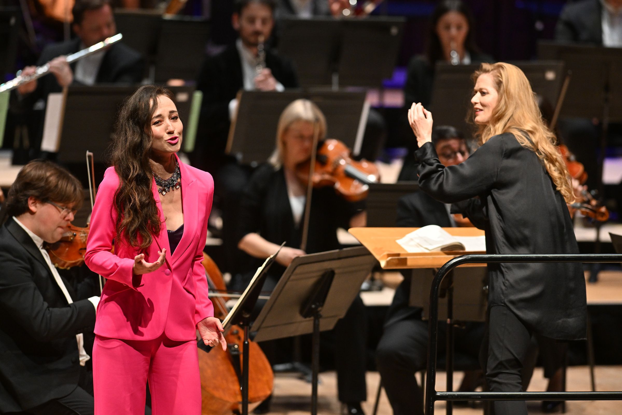 Fleur Barron, Barbara Hannigan and the London Symphony Orchestra © LSO | Mark Allan