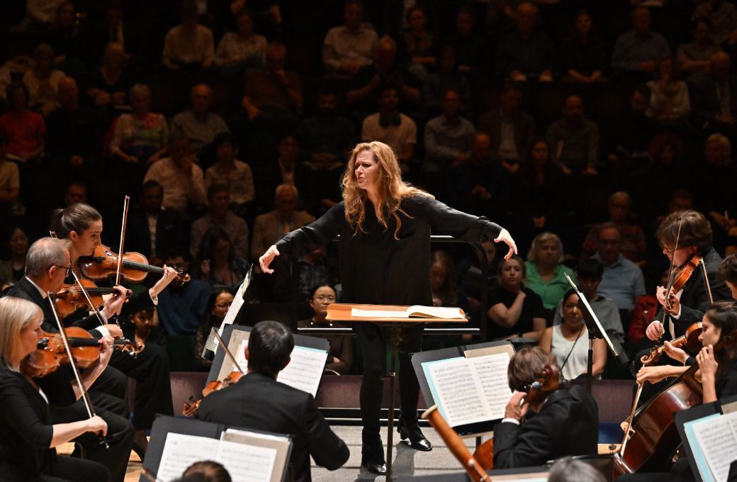 Barbara Hannigan conducts the London Symphony Orchestra © LSO | Mark Allan