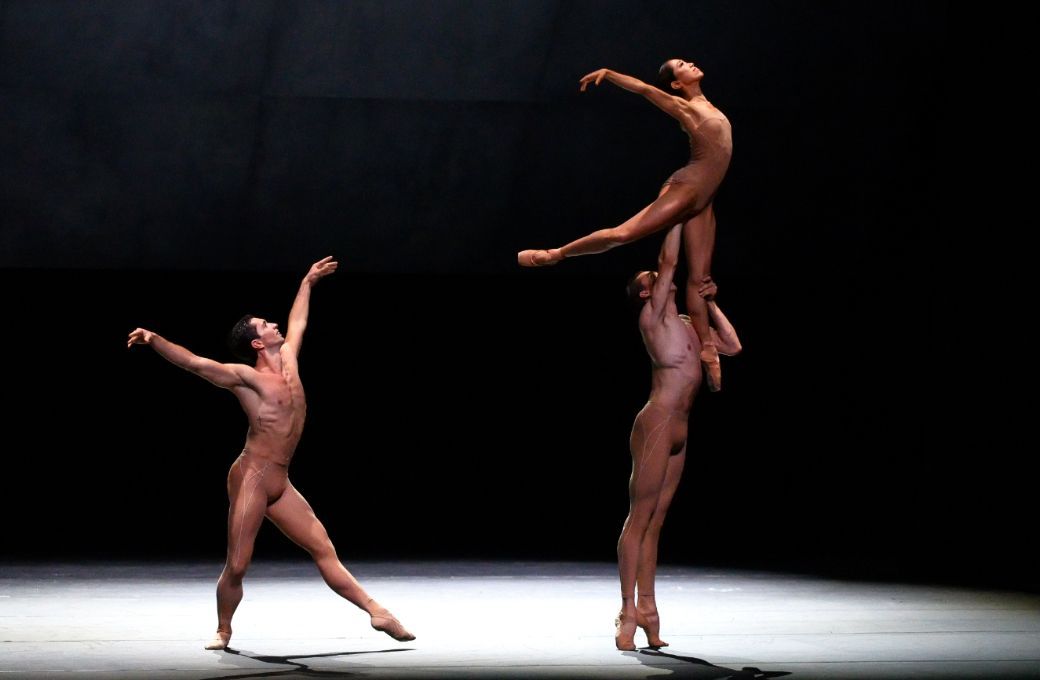 Lorenzo Trossello, Erina Takahashi and Gareth Haw in David Dawson's <i>Four Last Songs</i> © Laurent Liotardo