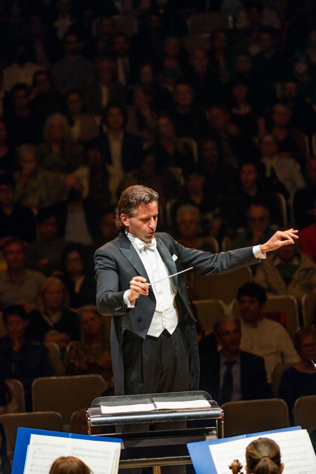 Gustavo Gimeno conducts the Toronto Symphony Orchestra &copy; Gerard Richardson