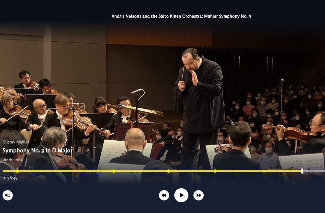 Andris Nelsons dirigiert das Saito Kinen Orchestra &copy; STAGE+ | Deutsche Grammophon