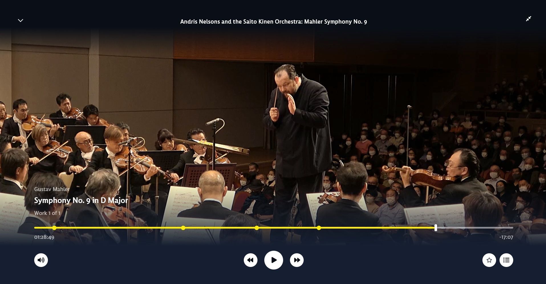 Andris Nelsons dirigiert das Saito Kinen Orchestra &copy; STAGE+ | Deutsche Grammophon