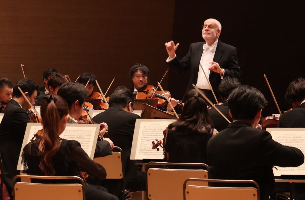 Ton Koopman conducts the NHK Symphony Orchestra, Tokyo &copy; NHKSO