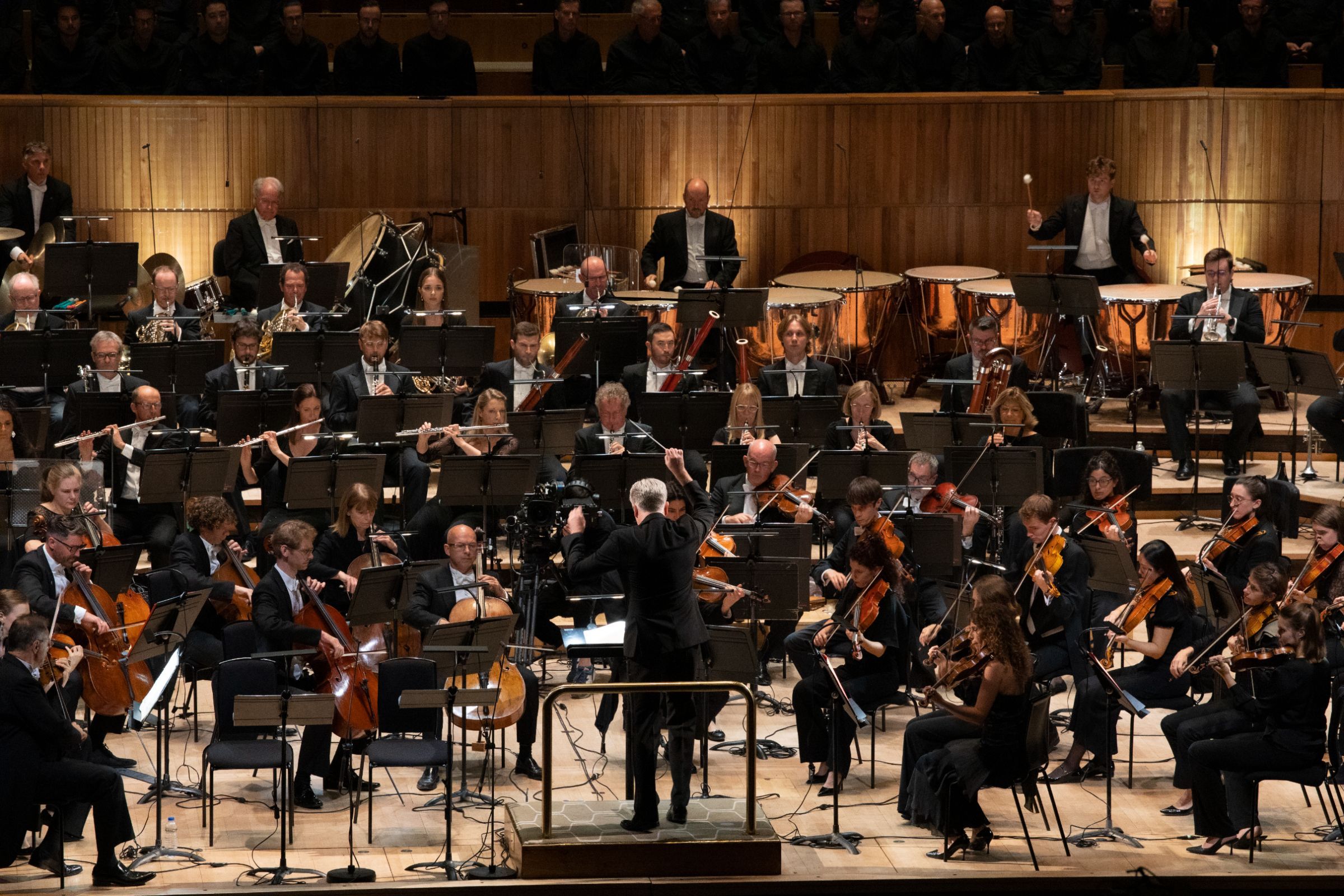 Edward Gardner conducts the London Philharmonic Orchestra &copy; London Philharmonic Orchestra