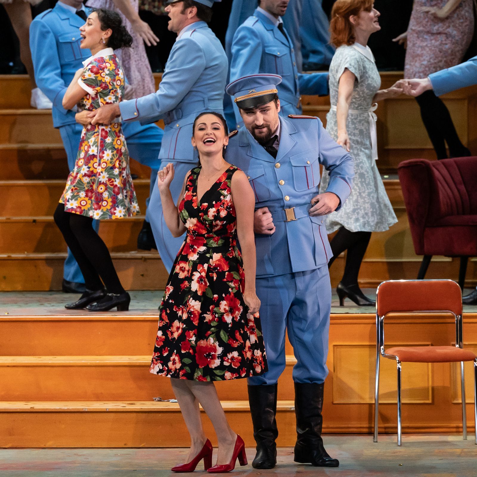Vera Talerko (Adina), Pavol Kubáň (Belcore) and the Prague State Opera Chorus &copy; Zdeněk Sokol, ND