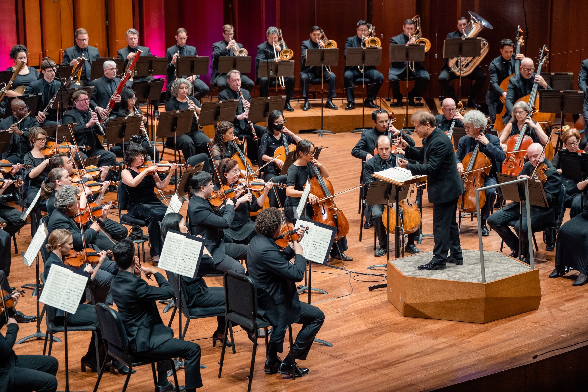 Ludovic Morlot conducts the Seattle Symphony &copy; Brandon Patoc