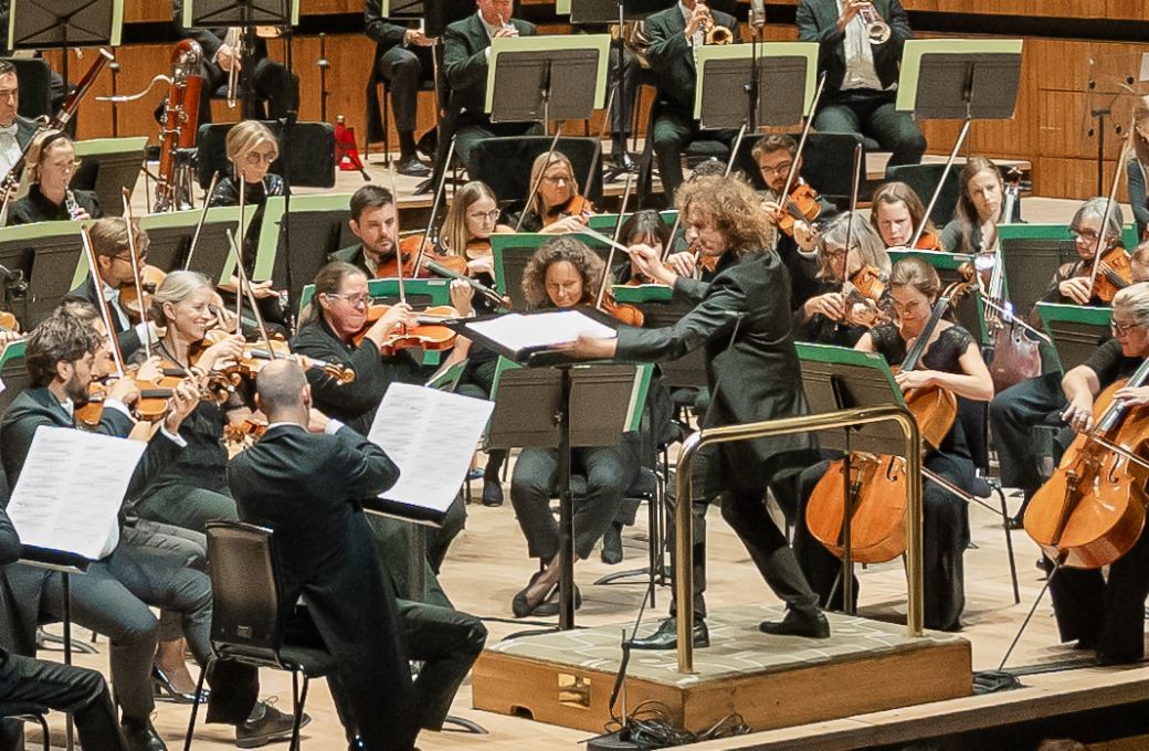Santtu-Matias Rouvali conducts the Philharmonia © Ikin Yum