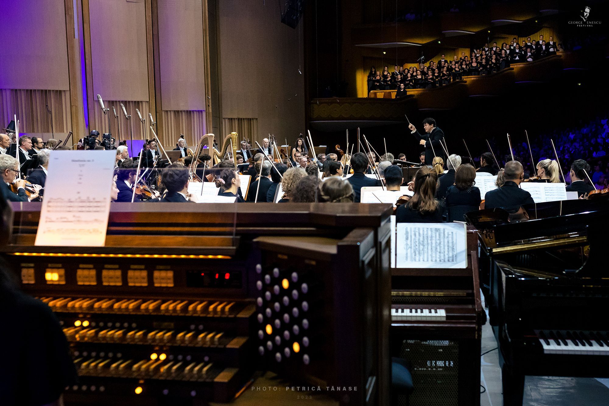 Cristian Măcelaru dirige la <i>Troisième Symphonie</i> d'Enesco à Bucarest &copy; Petrică Tănase