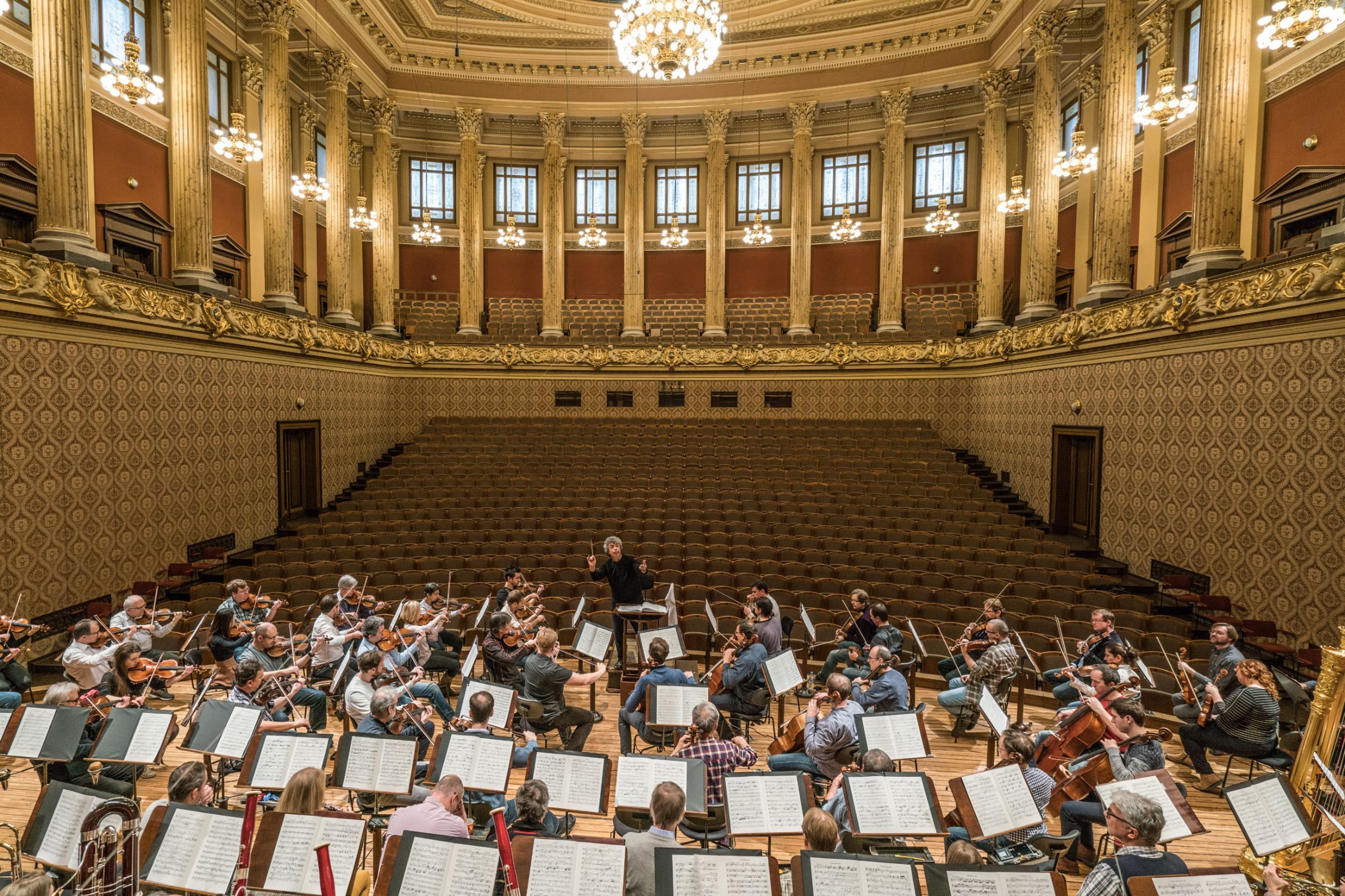 Bychkov and the Czech Philharmonic rehearse in the Rudolfinum &copy; Marco Borggreve