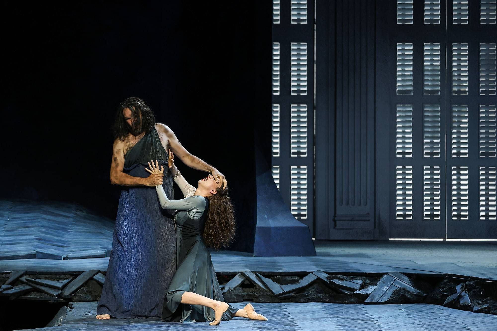 Tommi Hakala (Jochanaan) und Astrid Kessler (Salome) &copy; Barbara Pálffy | Volksoper Wien