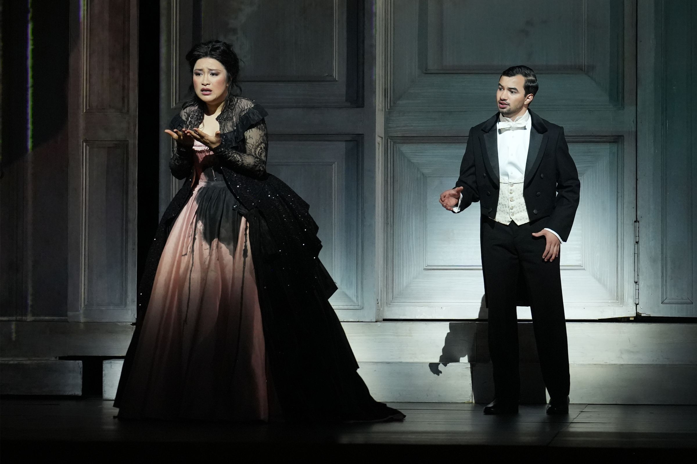 Guanqun Yu (Donna Anna) and Anthony León (Don Ottavio) &copy; Craig T Mathew | LA Opera