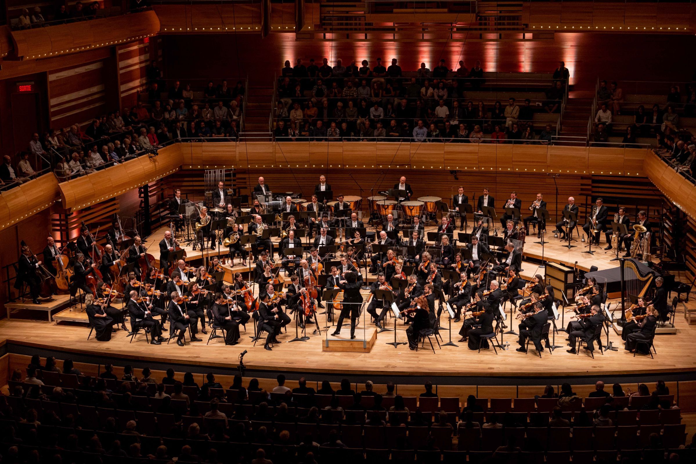Rafael Payare conducts the Orchestre symphonique de Montréal &copy; Antoine Saito