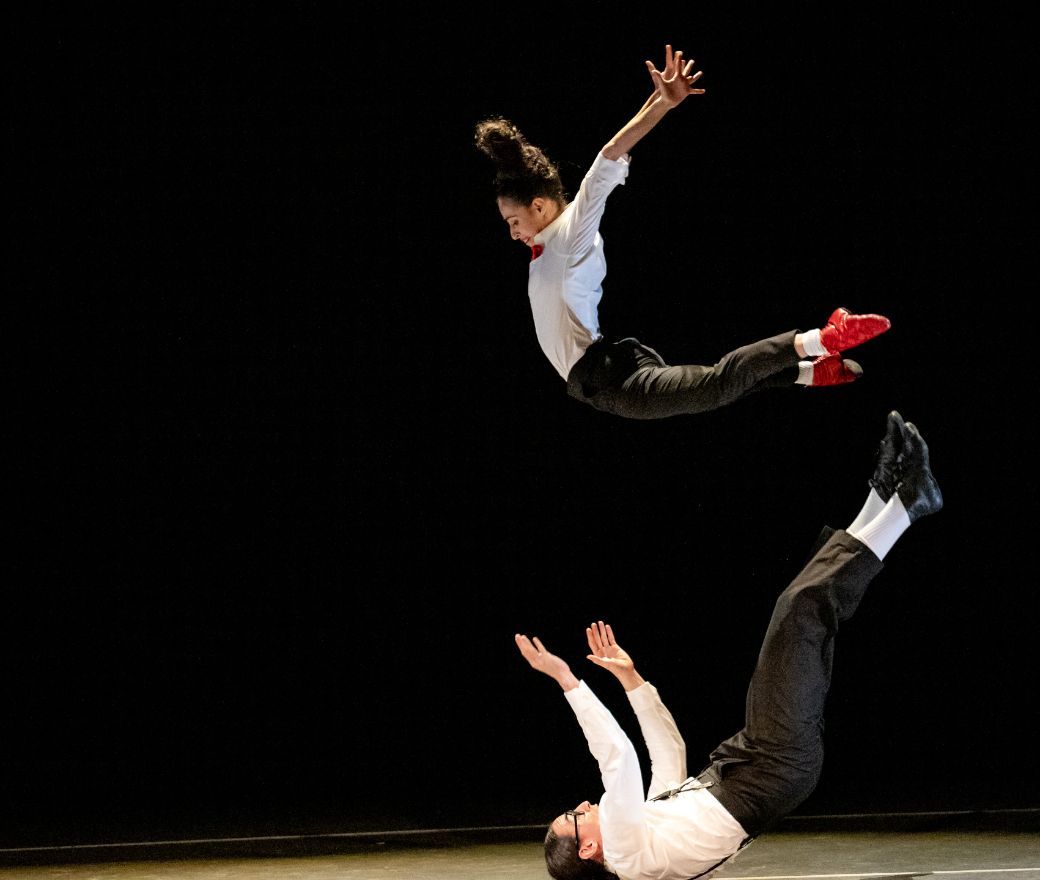 Elisa Ramos and Alejandro Hidalgo in Itzik Galili's <i>El balcón del amor</i> © Jack Devant