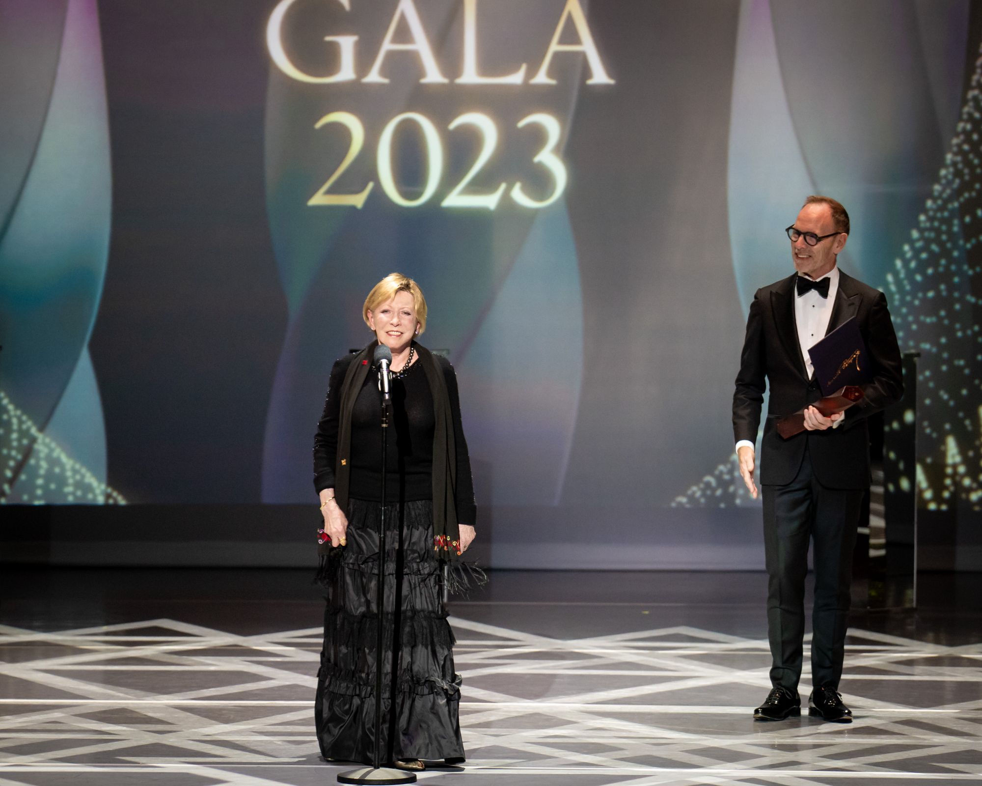 Natalia Makarova receives her Petipa Award from Ted Brandsen &copy; Jack Devant