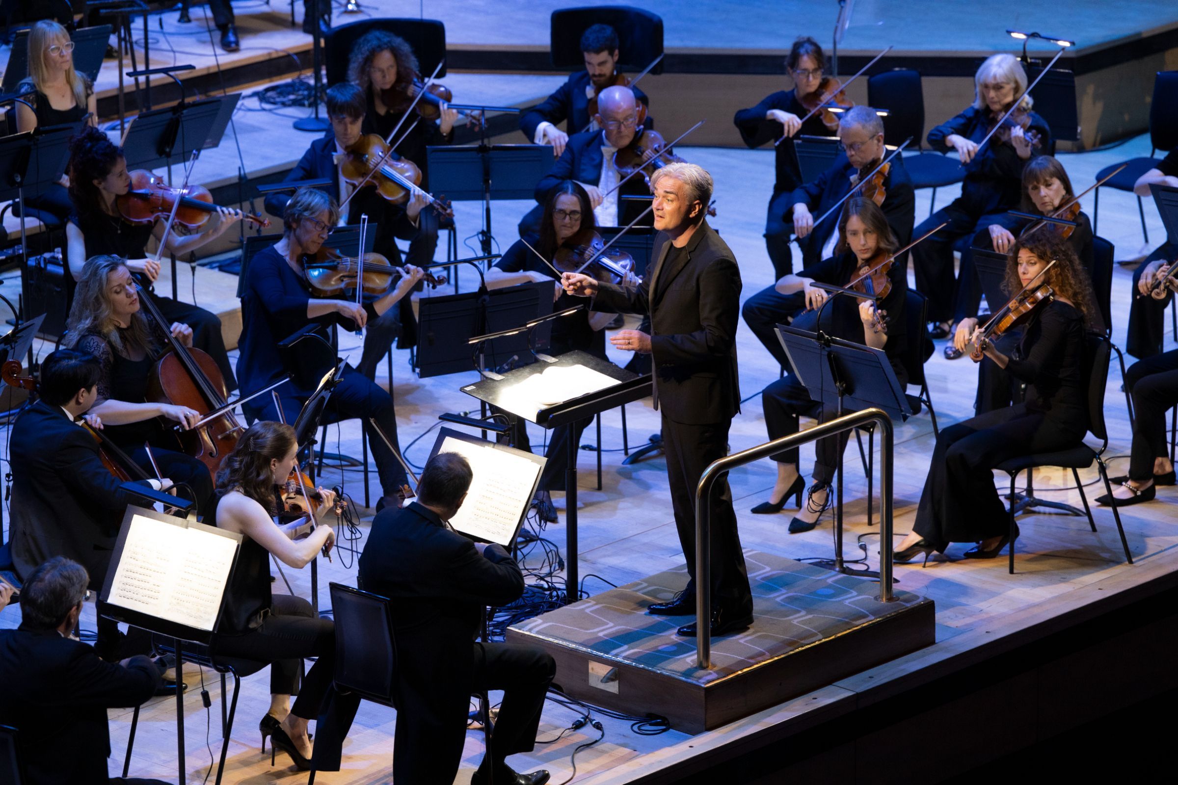 Edward Gardner conducts the London Philharmonic Orchestra &copy; London Philharmonic Orchestra