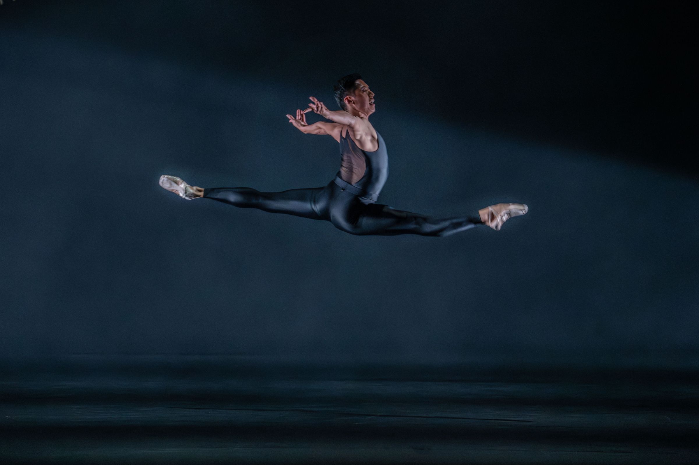 Tzu-Chao Chou in <i>Black Sabbath - The Ballet</i> © Johan Persson