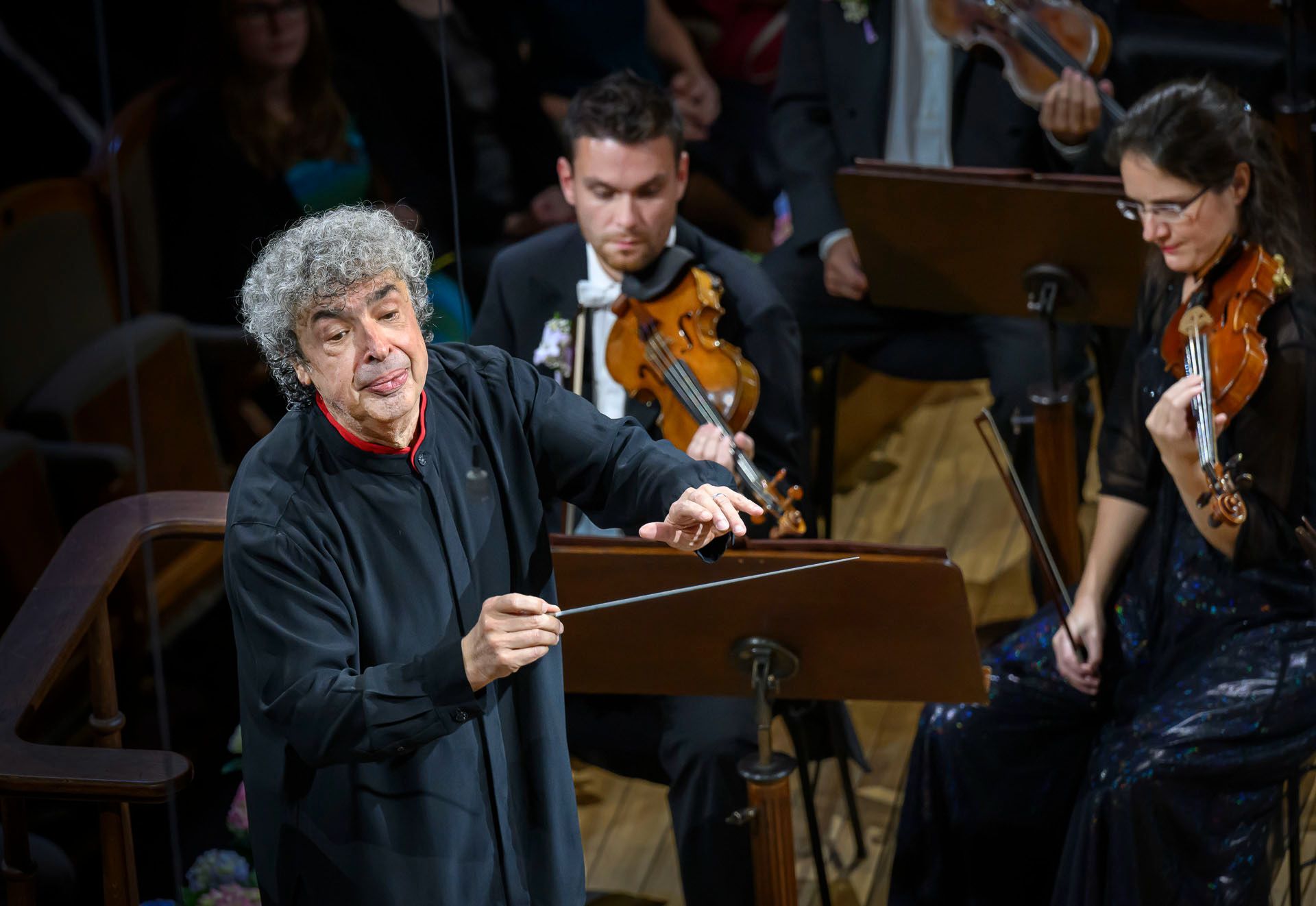 Semyon Bychkov conducts the Czech Philharmonic © Petra Hajská