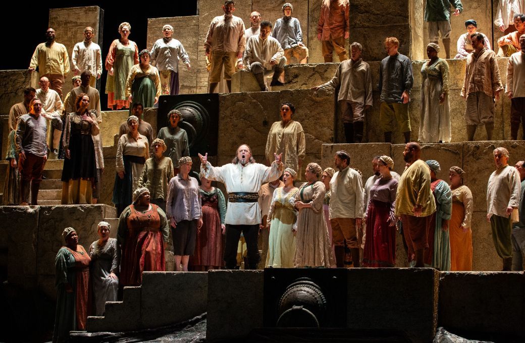 Dmitry Belosselskiy (Zaccaria) and the Met Opera Chorus &copy; Marty Sohl | Met Opera