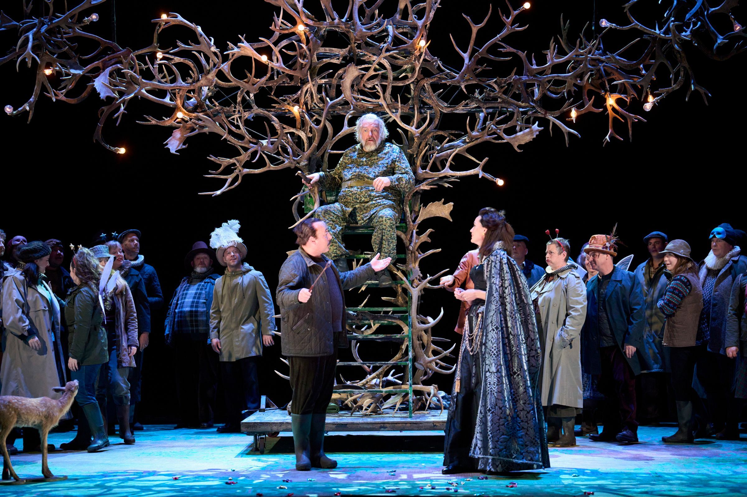 Richard Burkhard (Ford), Henry Waddington (Falstaff), Kate Royal (Alice) and ensemble &copy; Richard Hubert Smith
