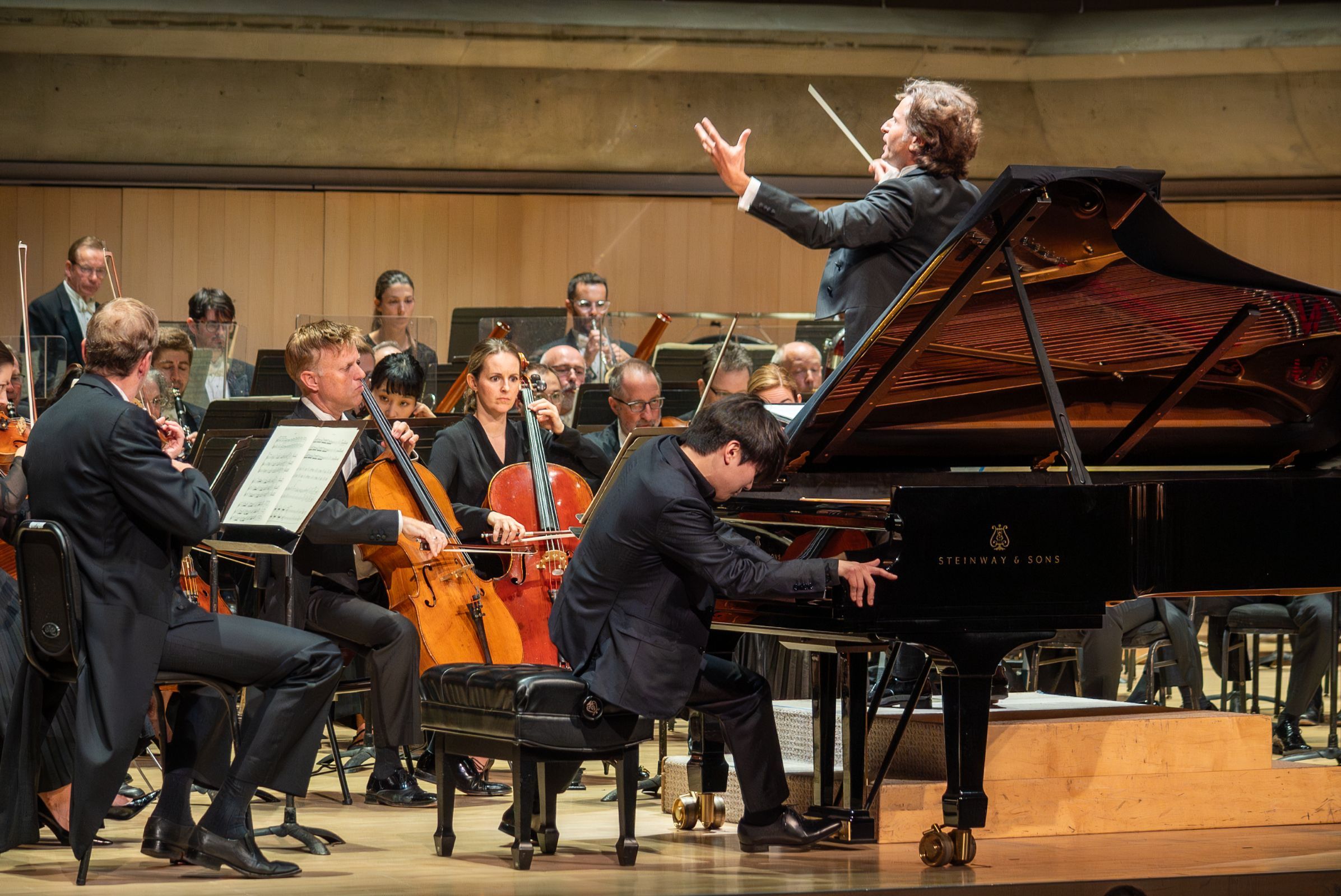 Seong-Jin Cho, Gustavo Gimeno and the Toronto Symphony &copy; Allan Cabral