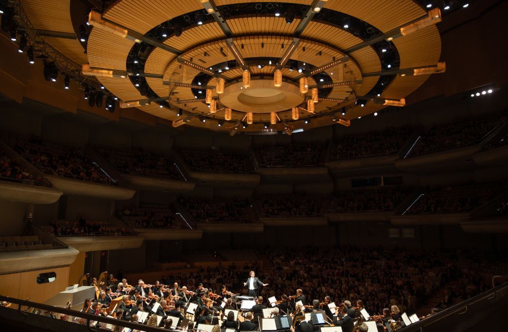 Gustavo Gimeno conducts the Toronto Symphoy in Roy Thomson Hall &copy; Allan Cabral