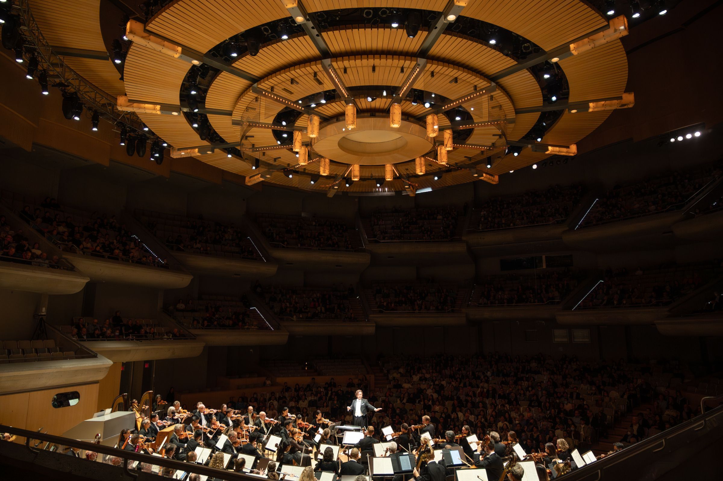 Gustavo Gimeno conducts the Toronto Symphoy in Roy Thomson Hall &copy; Allan Cabral
