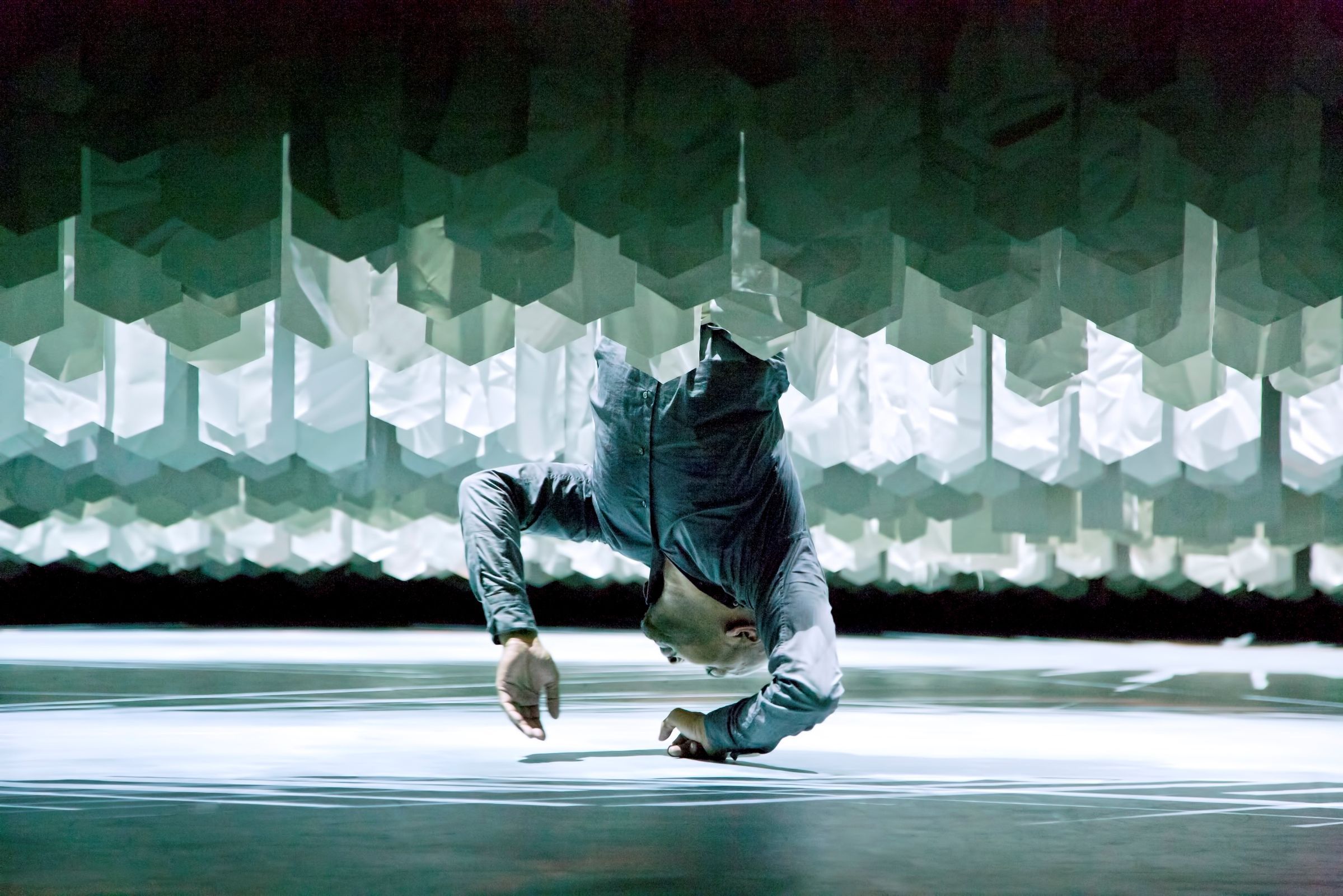 Akram Khan in <i>Desh</i> © Richard Haughton