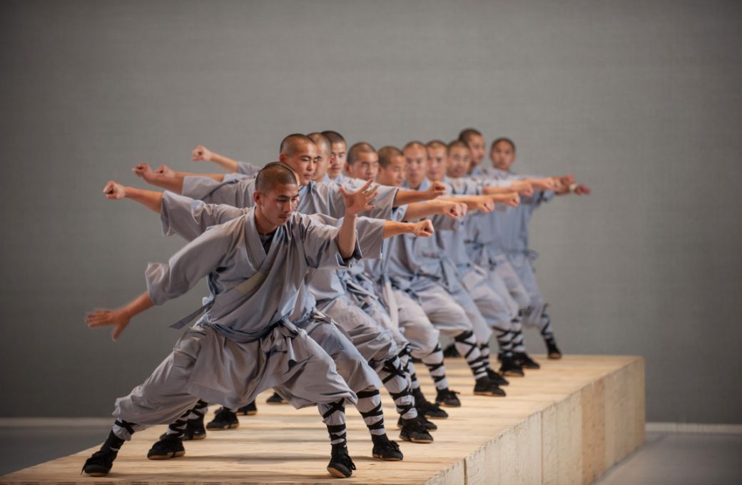 Monks of the Shaolin temple in Sidi Larbi Cherkaoui’s <i>Sutra</i> © Hugo Glendinning