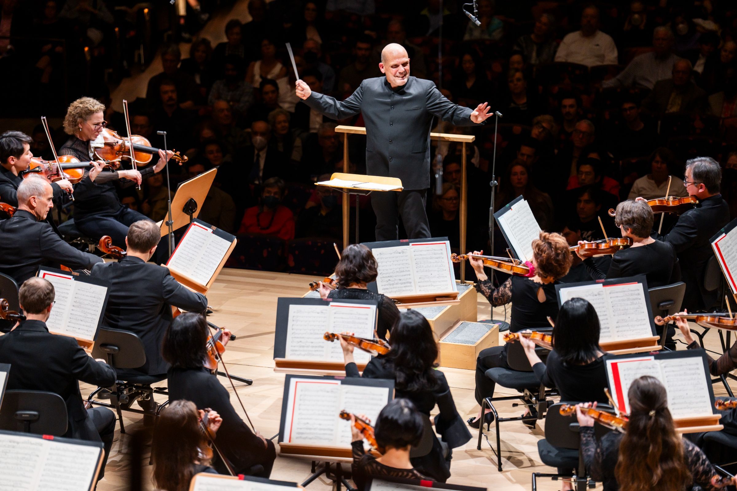 Jaap van Zweden conducts the New York Philharmonic &copy; Chris Lee