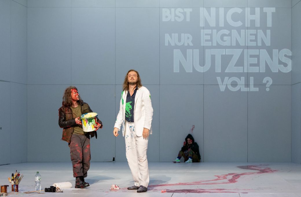 Hans Kittelmann (Hans Schwalb), Samuel Hasselhorn (Mathis), Chloë Morgan (Regina) © Pedro Malinowski
