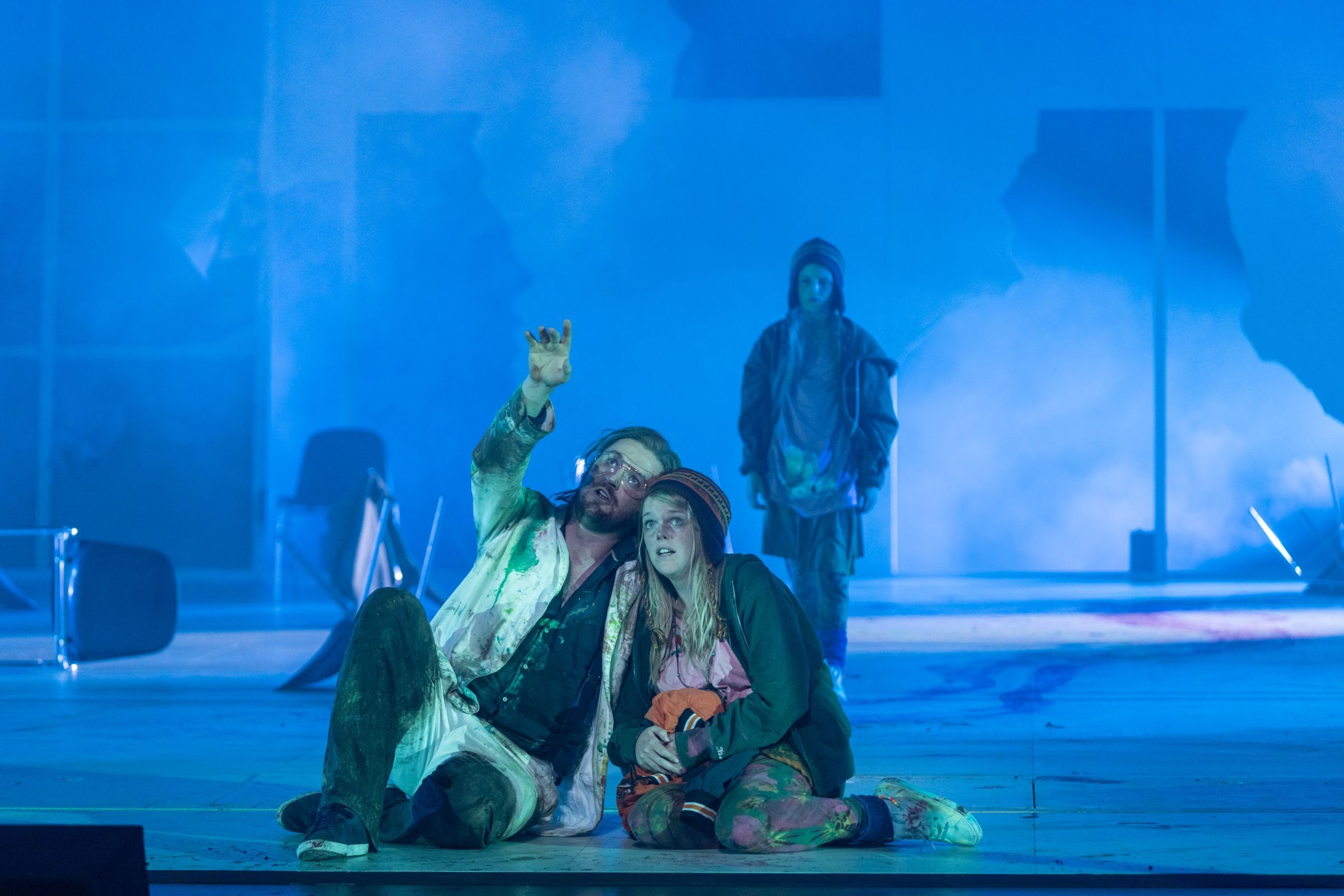 Samuel Hasselhorn (Mathis) und Chloë Morgan (Regina) © Pedro Malinowski