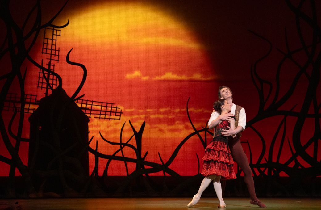 Marianela Nu&ntilde;ez as Kitri and Vadim Muntagirov as Basilio in Carlos Acosta's <i>Don Quixote</i> &copy; Andrej Uspenski