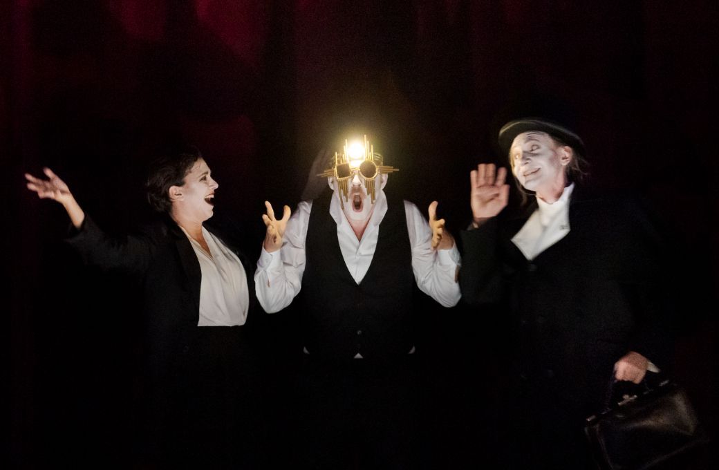 Anna Brull (Muse, Nicklausse), Matthias Koziorowski (Hoffmann) und Petr Sokolov (Coppelius) &copy; Werner Kmetitsch