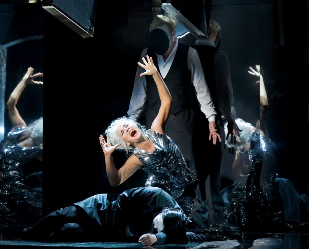 Peter Oh (Pitichinaccio), Mareike Jankowski (Giulietta) und Matthias Koziorowski (Hoffmann) &copy; Werner Kmetitsch