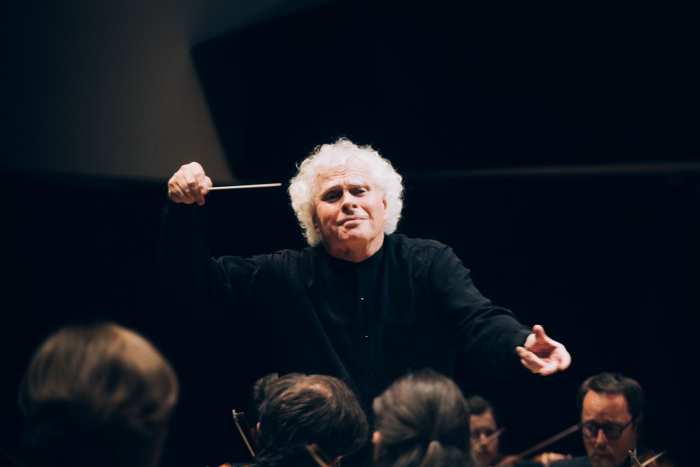 Simon Rattle dirige l'Orchestre symphonique de la Radio bavaroise à la Philharmonie &copy; Ava du Parc / Cheeese