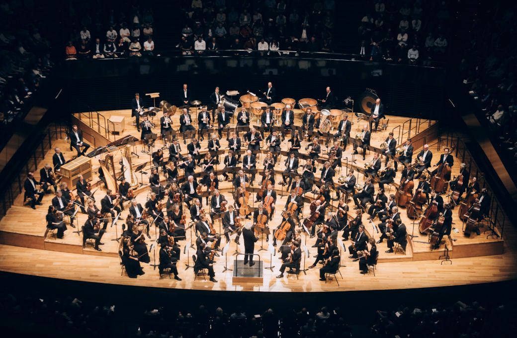 Simon Rattle dirige l'Orchestre symphonique de la Radio bavaroise &agrave; la Philharmonie &copy; Ava du Parc / Cheeese