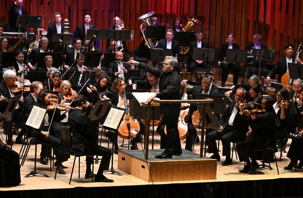 Sir Antonio Pappano conducts the London Symphony Orchestra &copy; LSO | Mark Allan