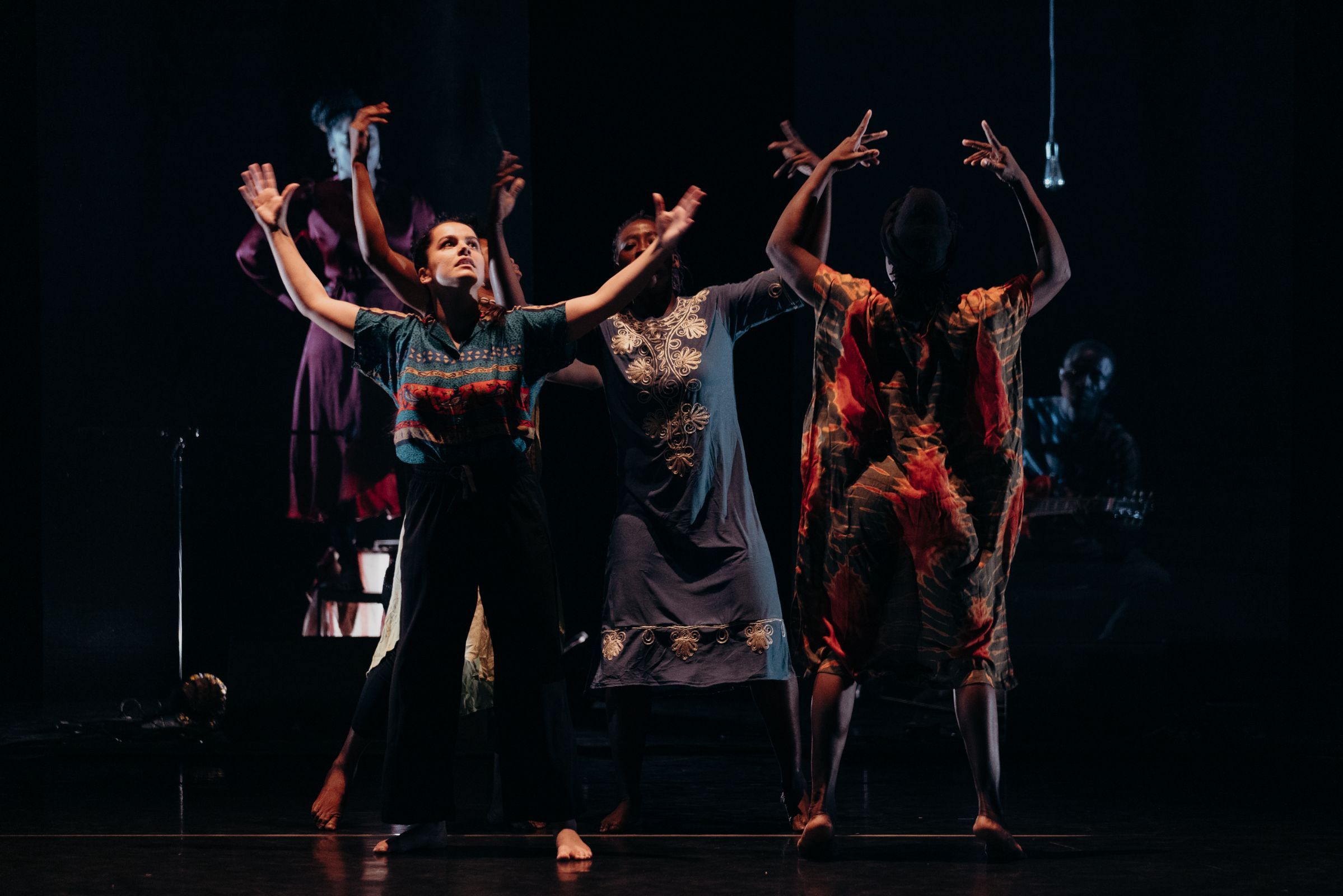 Olivier Tarbaga Dance Project in <i>Once the dust settles, flowers bloom</i> &copy; Leslie Artamonow