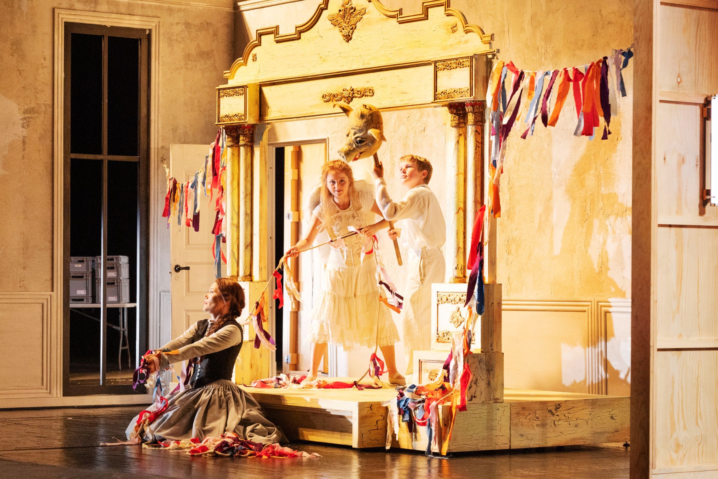 Clara Cecilie Thomsen (Governess), Barbro Cítron (Flora), Milo Wajnman Køie (Miles, Cast A) &copy; Miklos Szabo