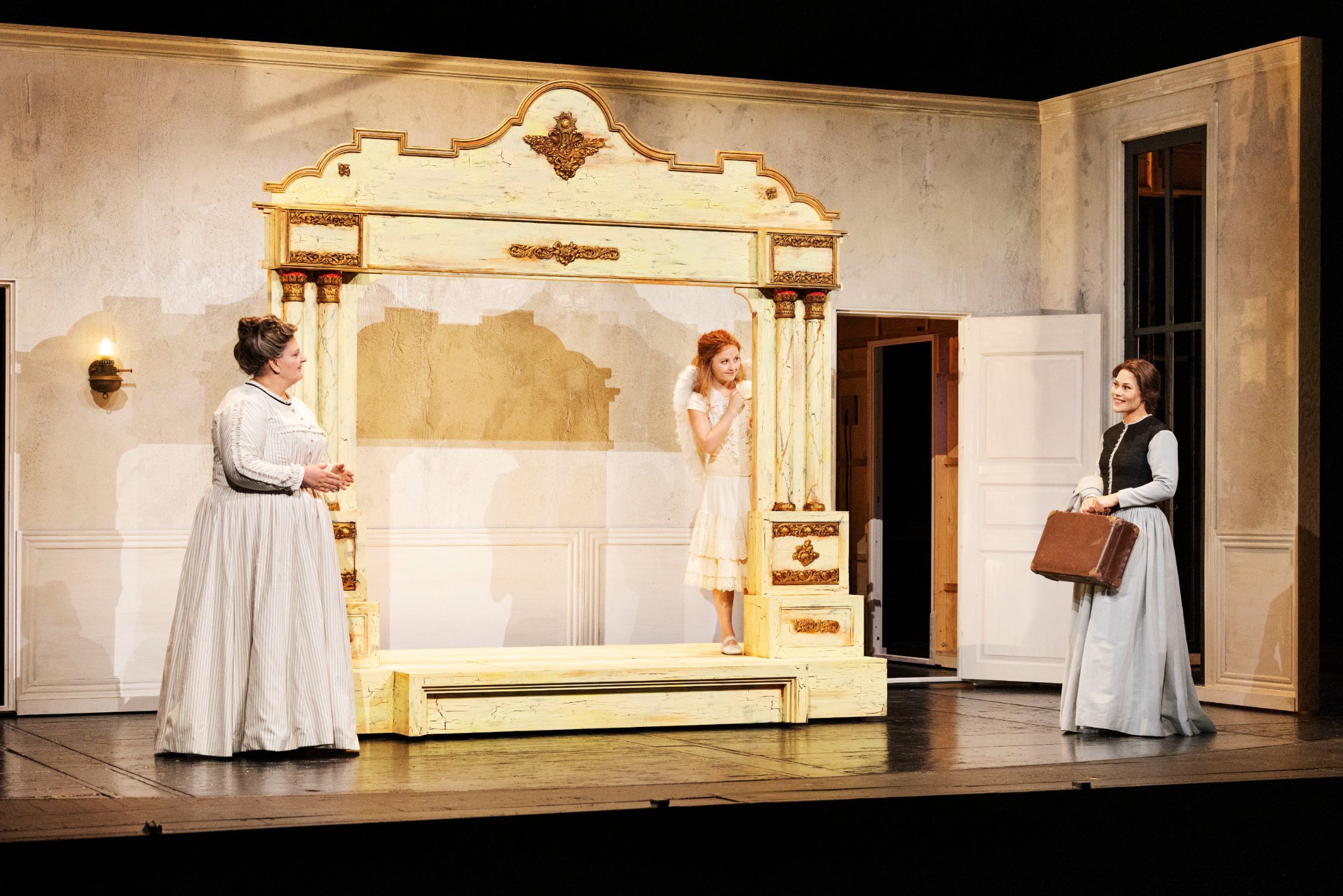 Johanne Bock (Mrs Grose), Barbro Cítron (Flora), Clara Cecilie Thomsen (Governess) &copy; Miklos Szabo
