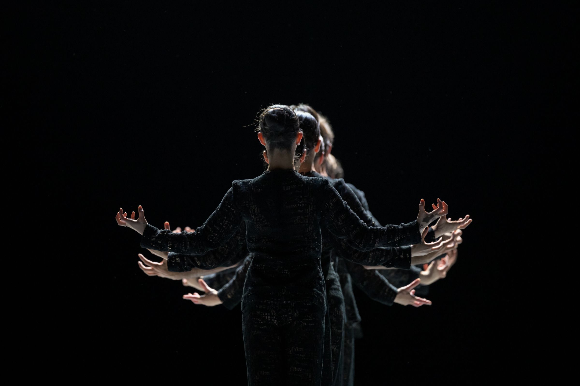 Czech National Ballet in Marco Goecke's <i>Fly Paper Bird</i> &copy; S. Gherciu