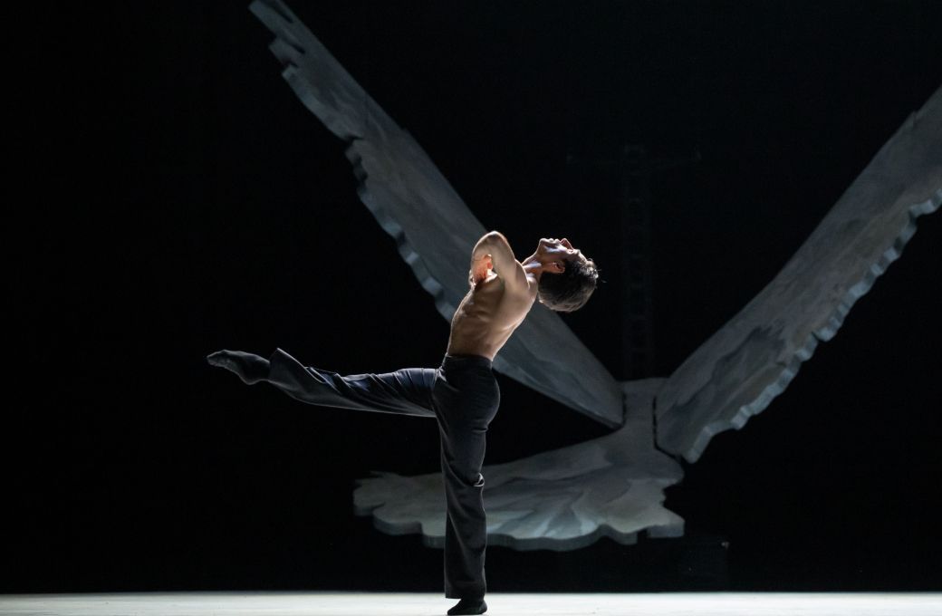 Giovanni Rotolo in Marco Goecke's <i>Fly Paper Bird</i> &copy; S. Gherciu