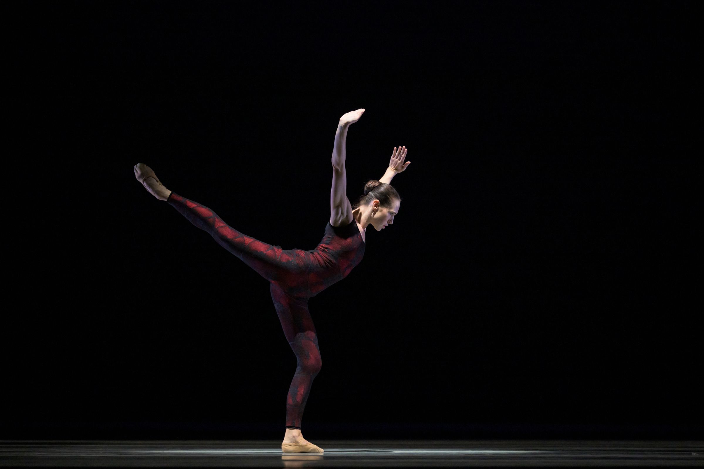 Nikola Márová in Hans van Manen's <i>Frank Bridge Variations</i> &copy; S. Gherciu