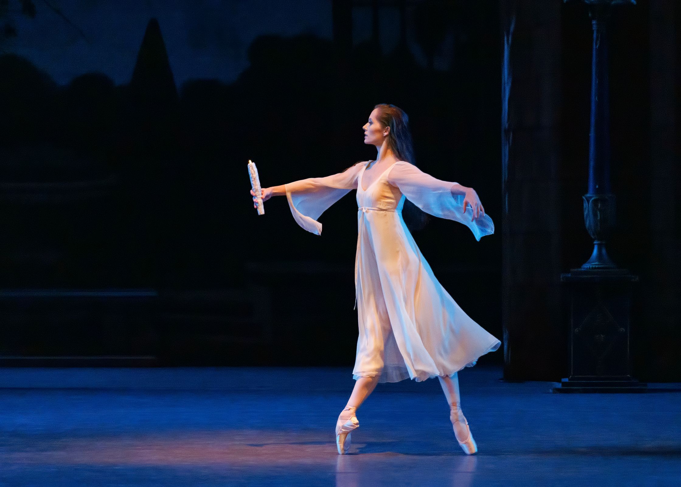 Unity Phelan in George Balanchine's <i>La Sonnambula</i> © Erin Baiano