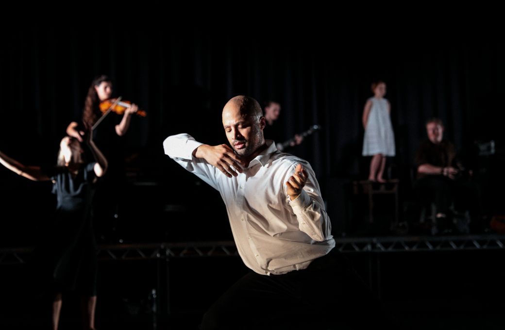 Zen Jefferson with Mayah Kadish and Ellie Poirier-Dolan in <i>M&Aacute;M</i> &copy; Richard Gilligan