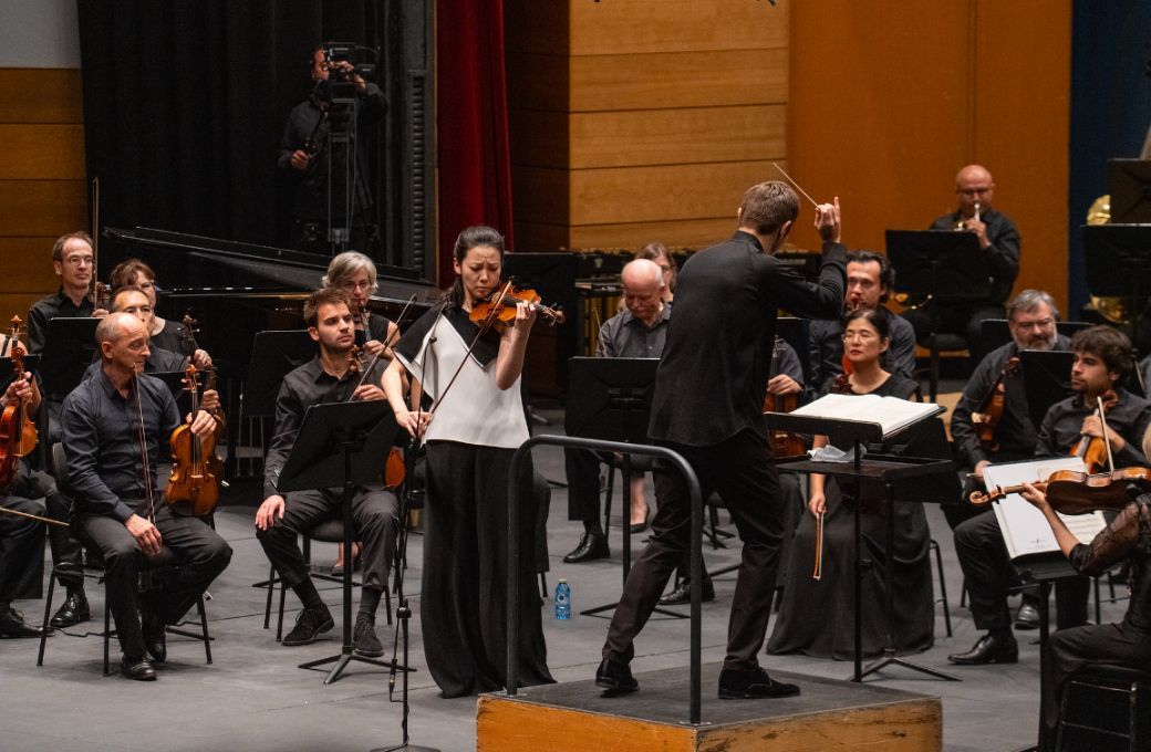 Clara-Jumi Kang y Roberto González-Monjas junto a la OSG © Carmen Martínez Torrón | OSG