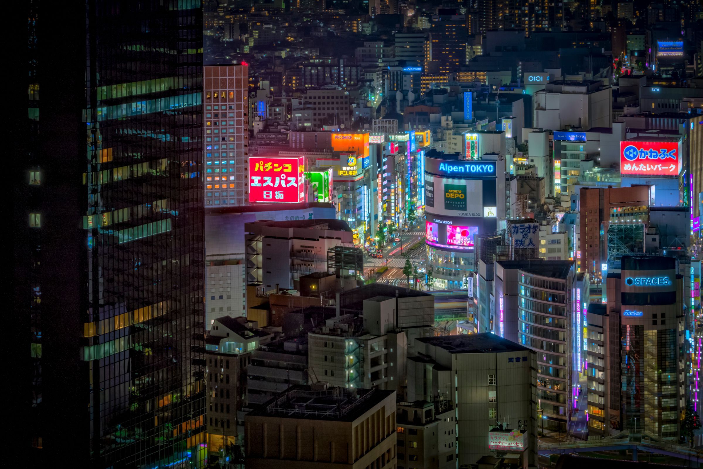 Shinjuku skyscrapers © B Lucava