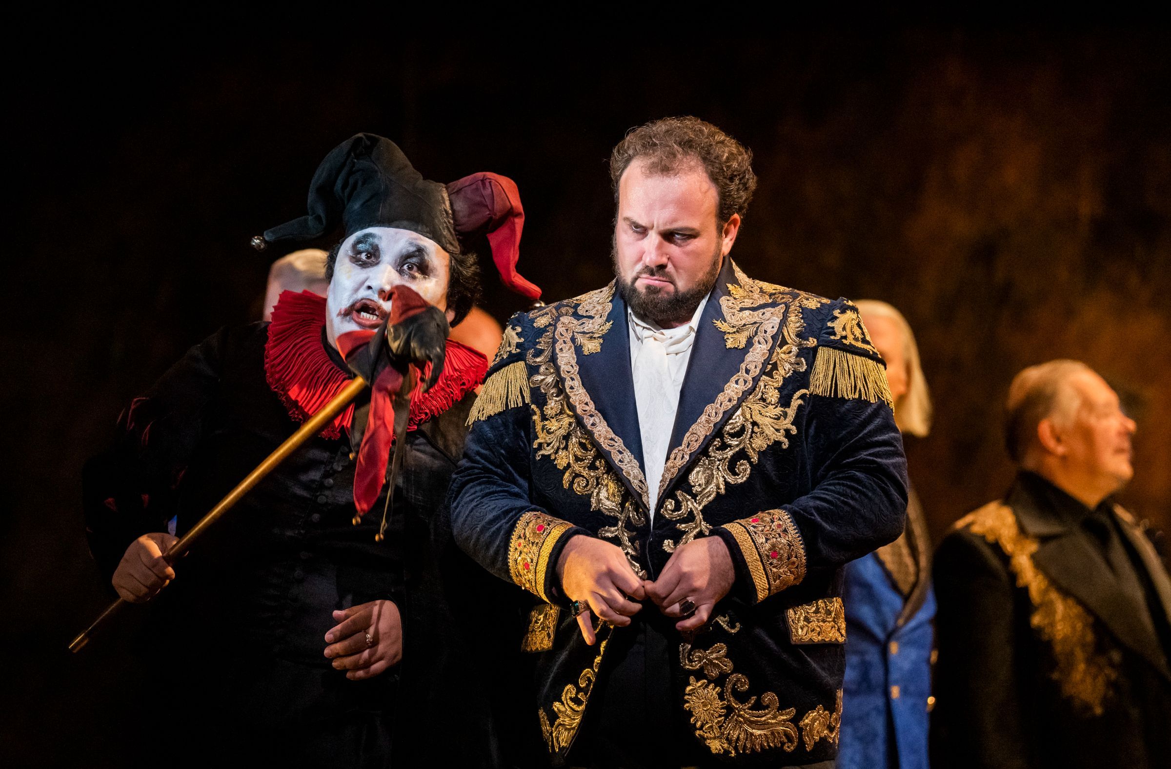 Amartuvshin Enkhbat (Rigoletto) and Stefan Pop (Duke of Mantua) &copy; ROH | Tristram Kenton