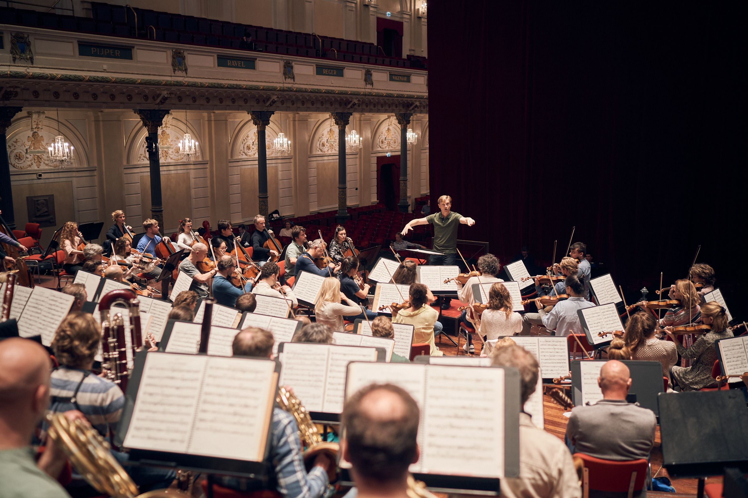 Probenfoto mit Bas Wiegers und dem Concertgebouw Orchester © Eduardus Lee