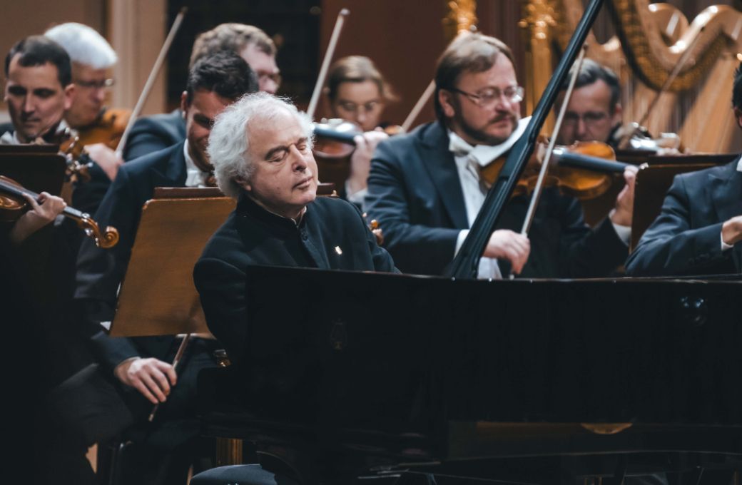 Sir András Schiff and the Czech Philharmonic © Petr Chodura